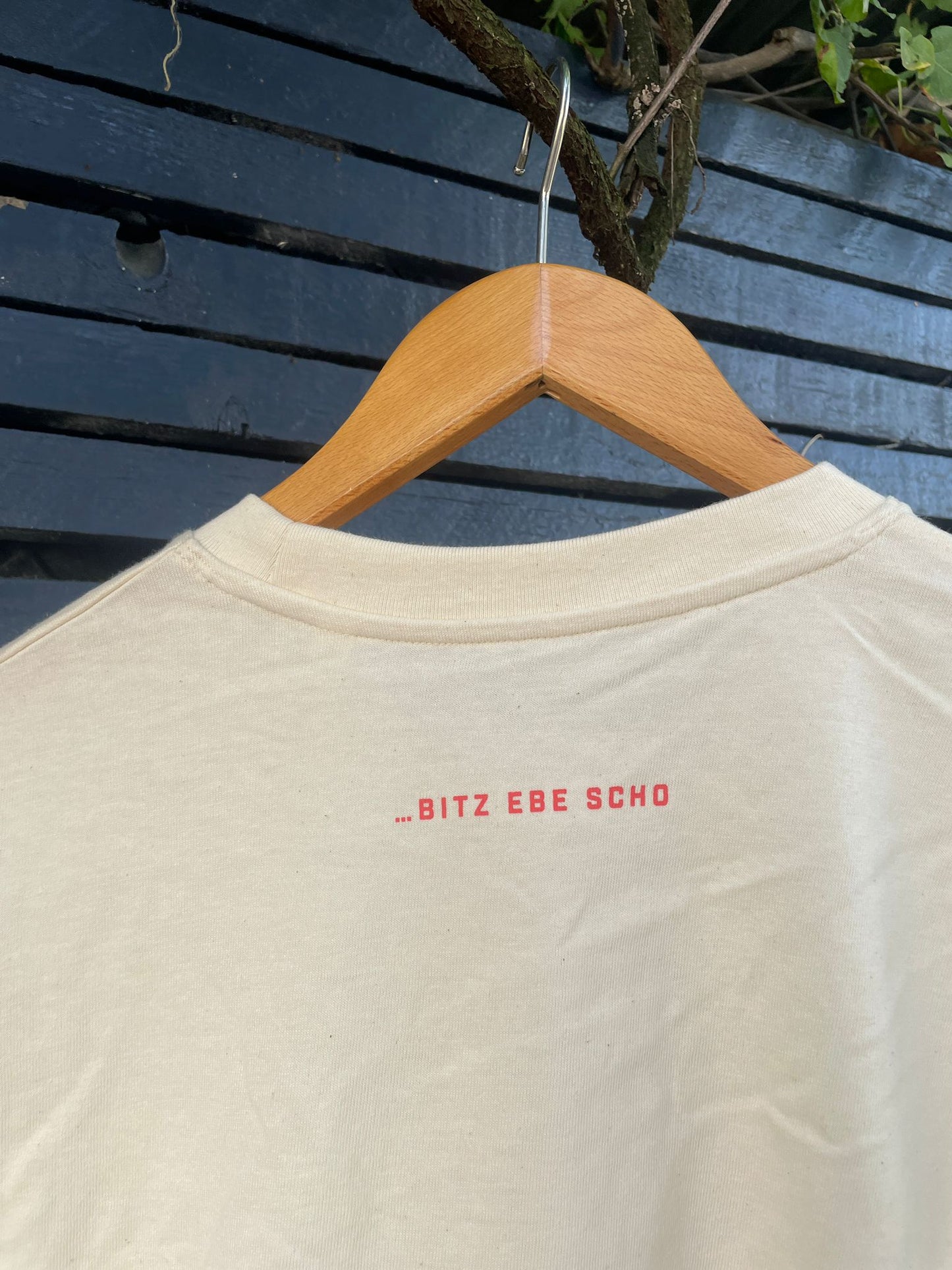 Retro Shirt - Brandhärd (Egg White) (Pre-order)